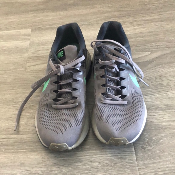 Nike Shoes - Nike Air Zoom Structure 21